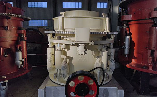 湖北單缸液壓圓錐破碎機現場視頻圖片