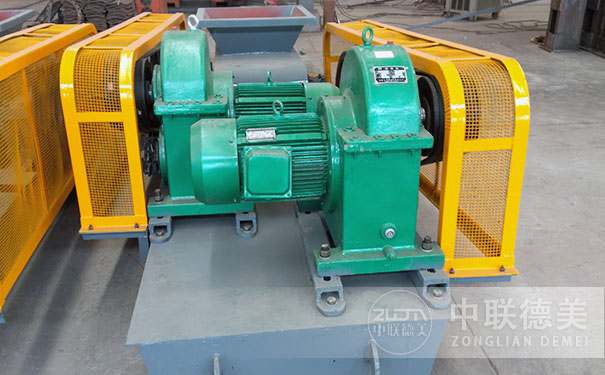  對(duì)輥破碎機(jī)
