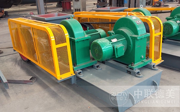  對(duì)輥破碎機(jī)